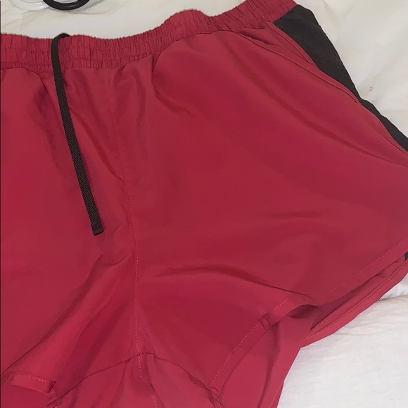 Under Armour Shorts - Picture 2 of 4